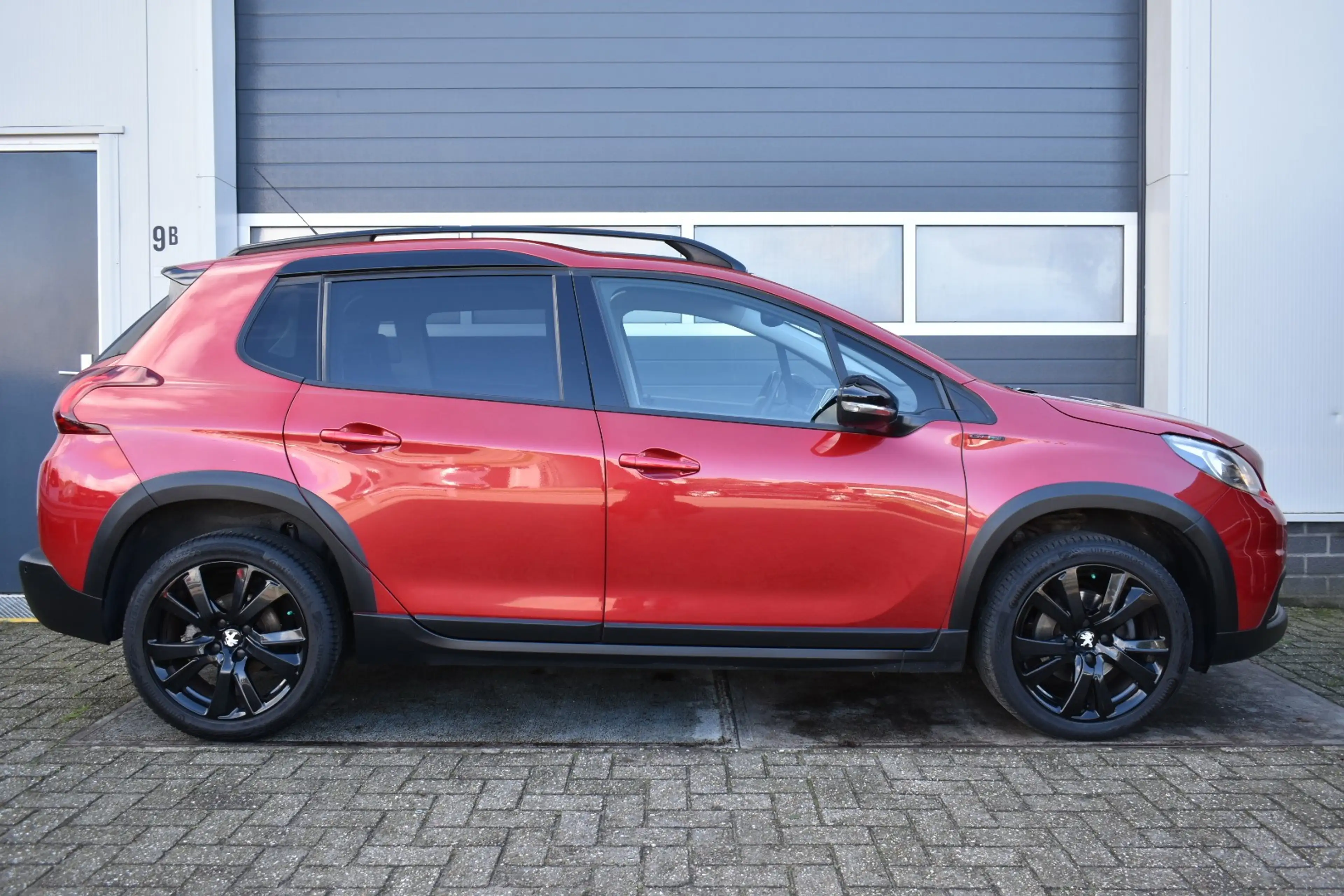 Peugeot 2008 1.2 PureTech GT-line JBL — photo 6
