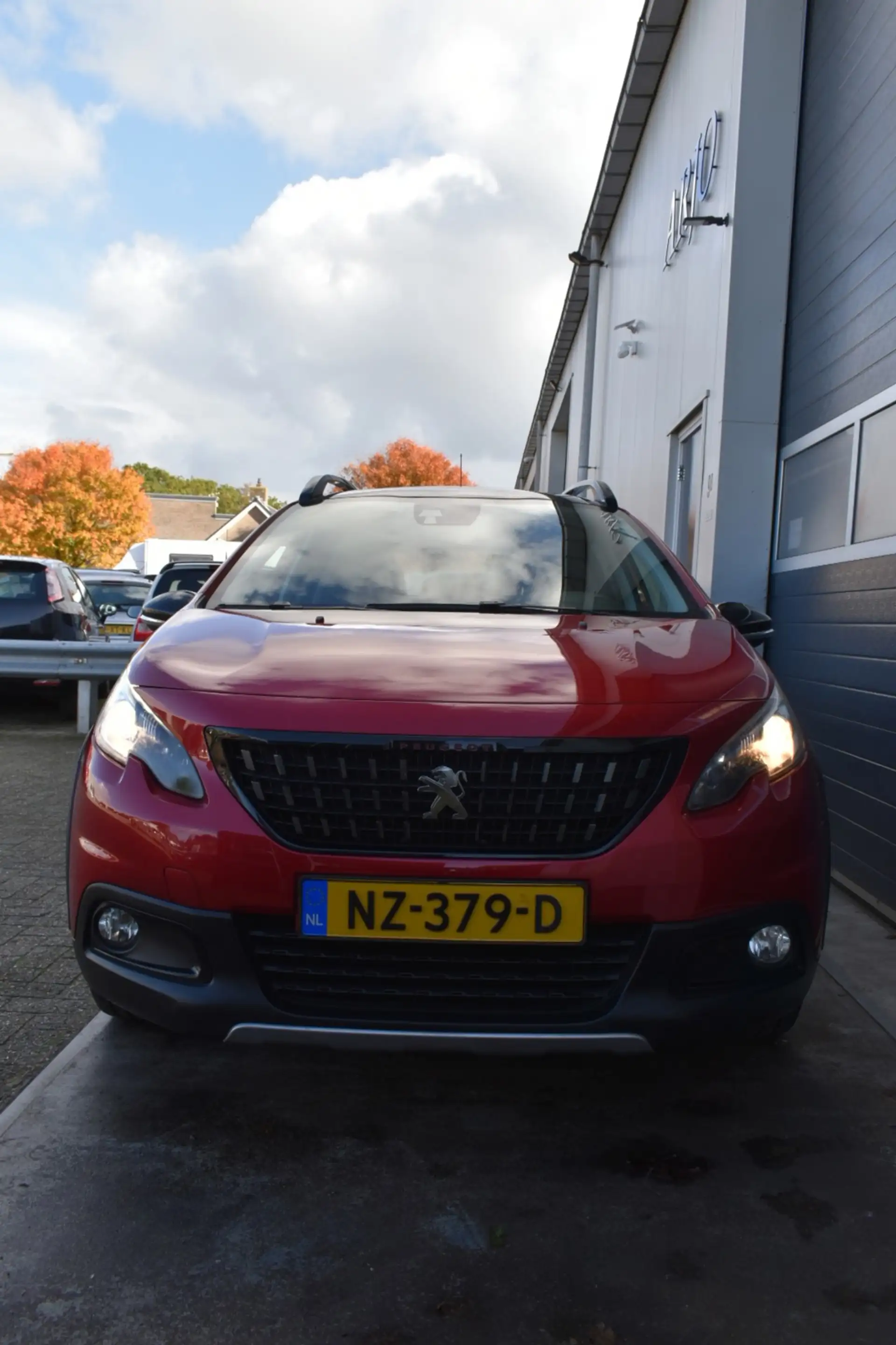 Peugeot 2008 1.2 PureTech GT-line JBL — photo 8