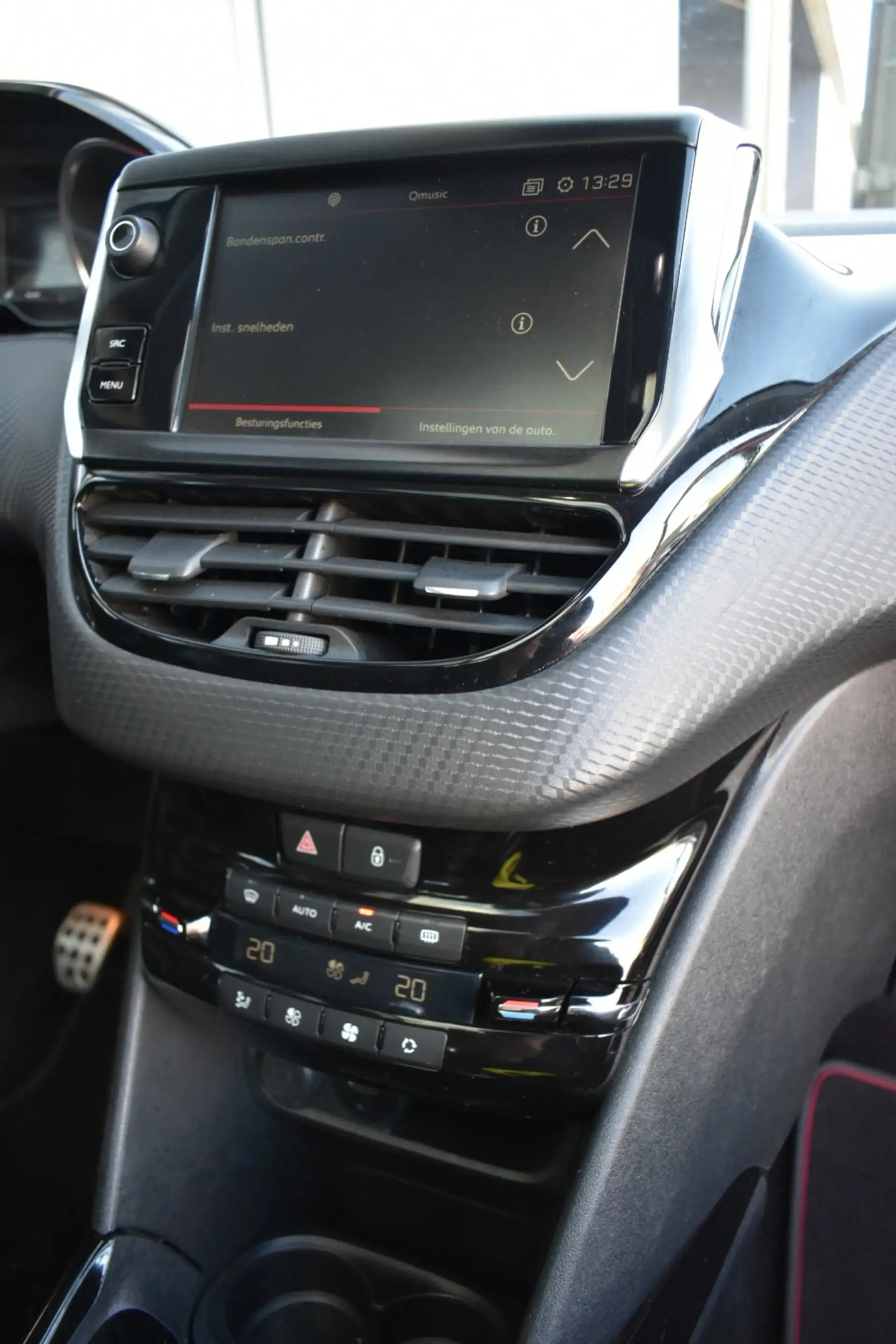 Peugeot 2008 1.2 PureTech GT-line JBL — photo 20