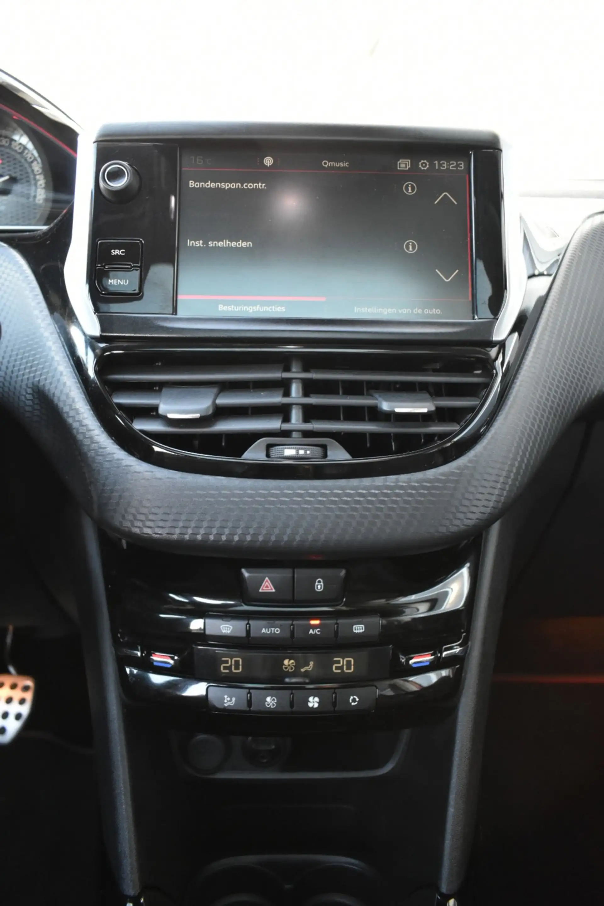 Peugeot 2008 1.2 PureTech GT-line JBL — photo 19