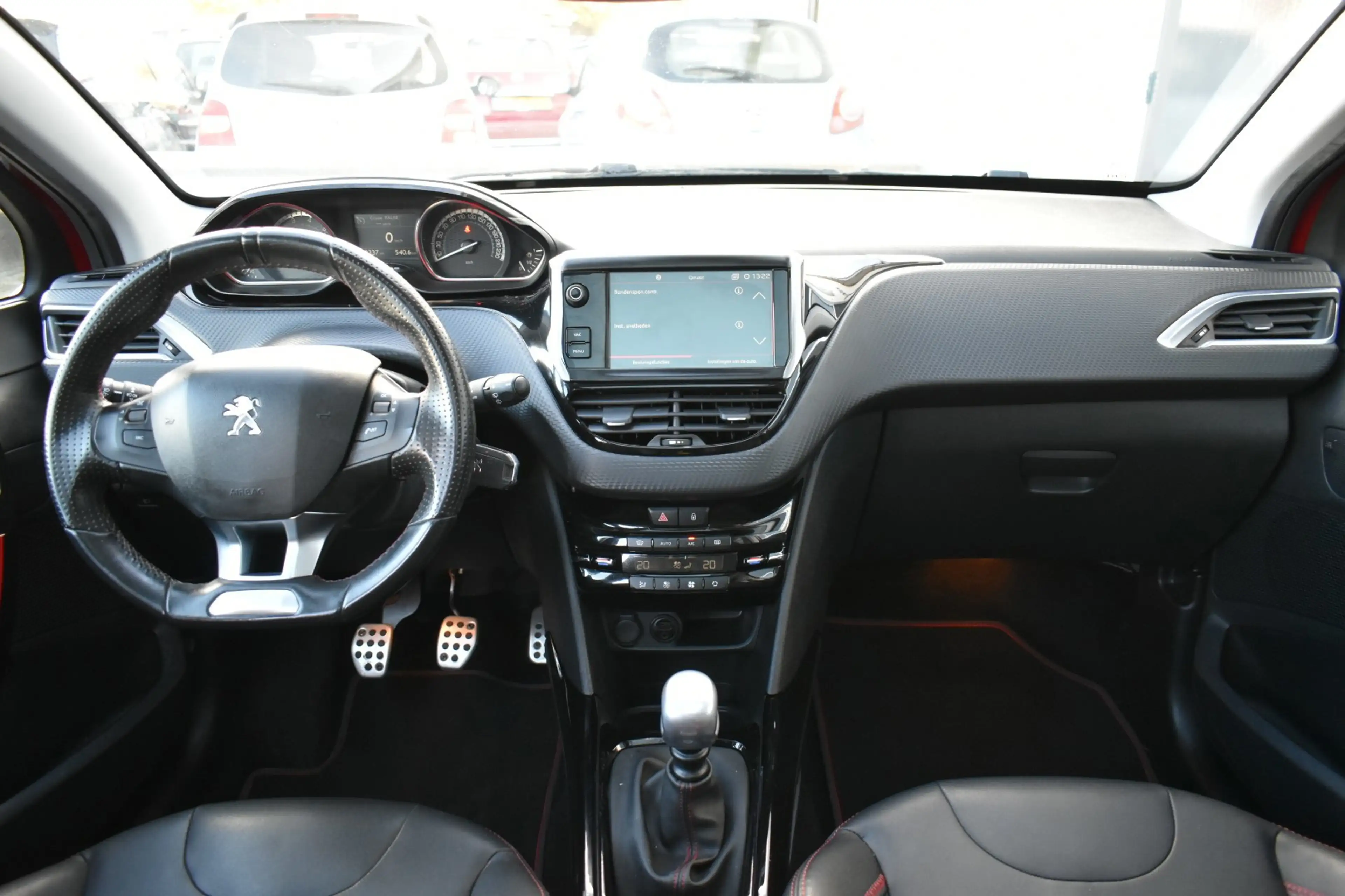 Peugeot 2008 1.2 PureTech GT-line JBL — photo 14