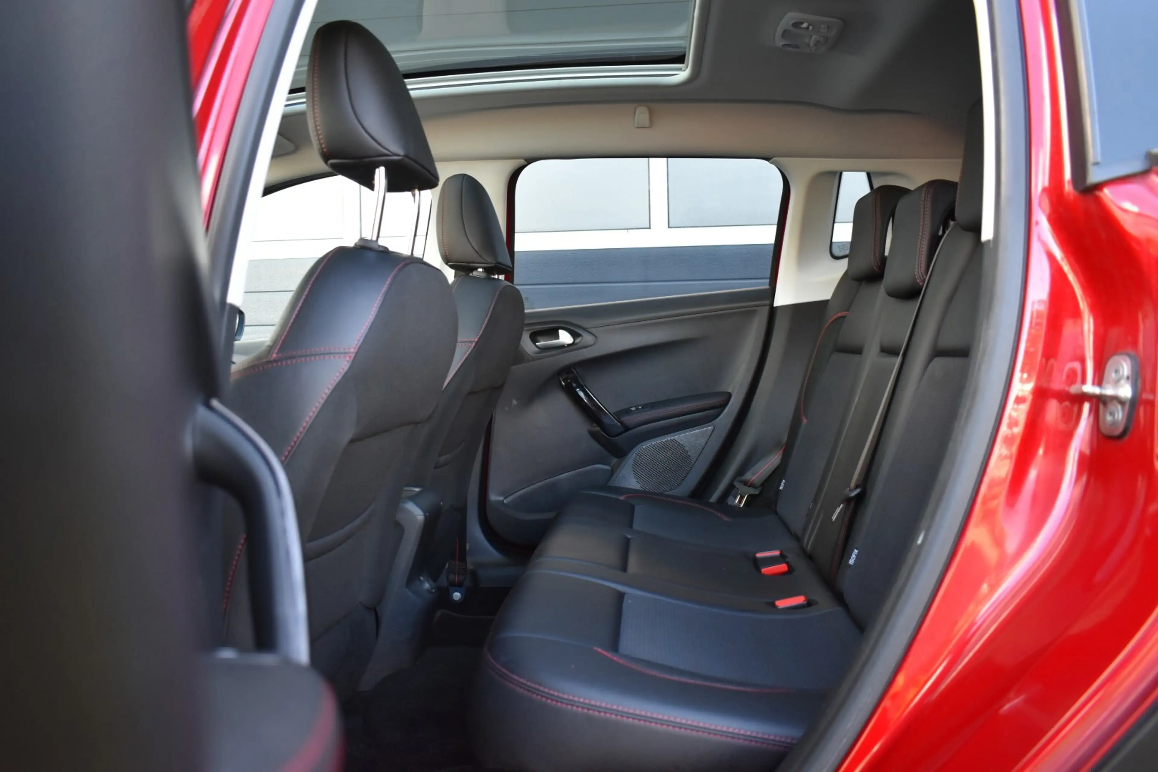 Peugeot 2008 1.2 PureTech GT-line JBL — photo 12