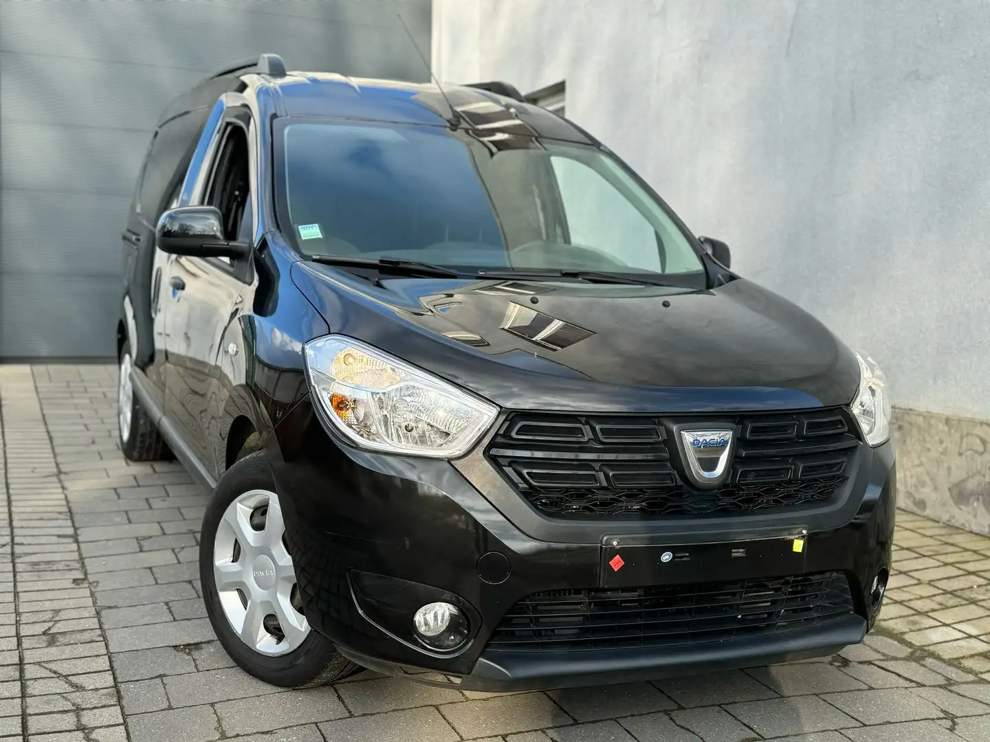 Dacia Dokker 1.5 dCi 4x2 Black Shadow Zwart - 1