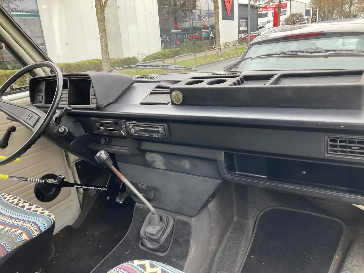 Volkswagen T3 Ausgebauter, gepfl. T3-Oldtimer ohne Kücheneinbauten, mit festem Hochdach, fahrbereit, TÜV April 2027, vier Schlafplätze, foto 6