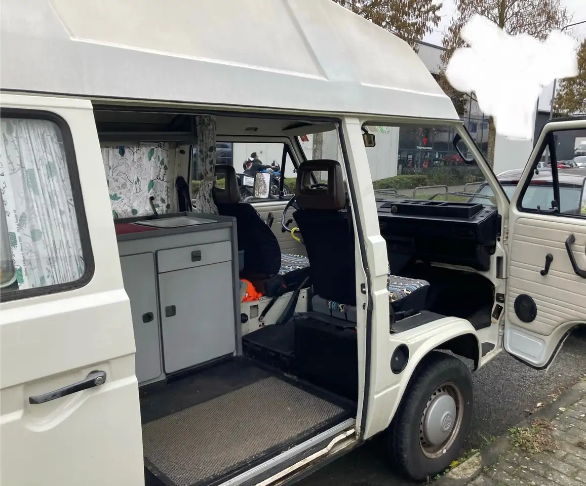 Volkswagen T3 Ausgebauter, gepfl. T3-Oldtimer ohne Kücheneinbauten, mit festem Hochdach, fahrbereit, TÜV April 2027, vier Schlafplätze, foto 2