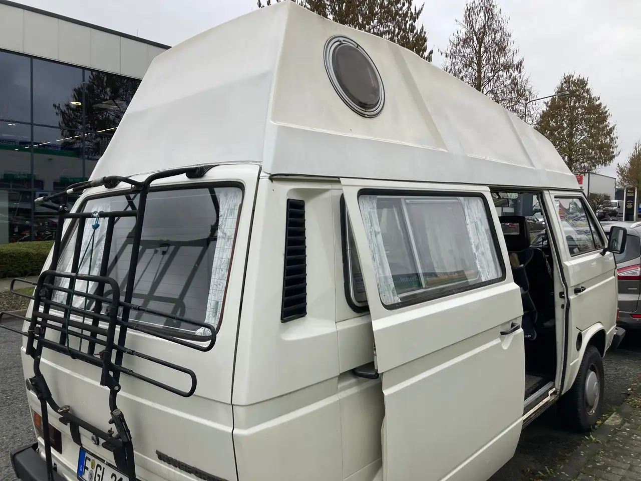 Volkswagen T3 Ausgebauter, gepfl. T3-Oldtimer ohne Kücheneinbauten, mit festem Hochdach, fahrbereit, TÜV April 2027, vier Schlafplätze, foto 5