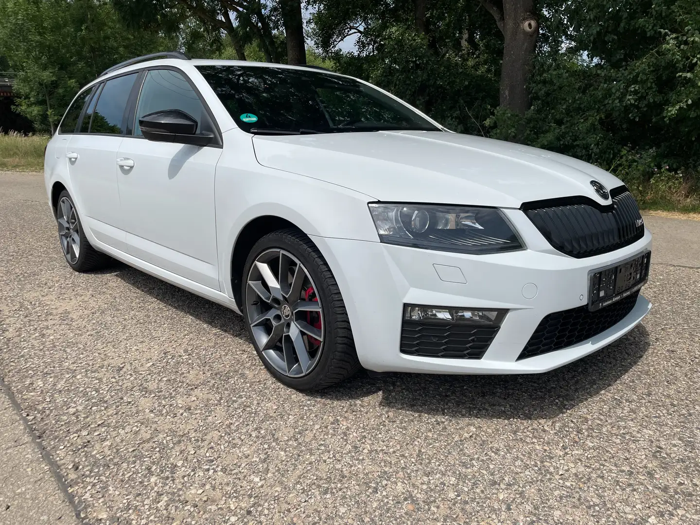 Skoda Octavia Combi 2.0 TDI DSG RS Panorama+Teilleder+TÜV NEU Wit - 2