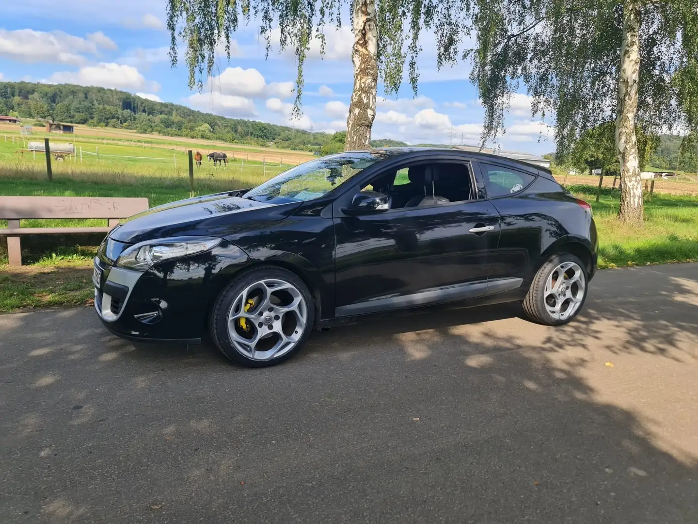 Renault Megane TCe 130 Coupe Night and Day Schwarz - 1