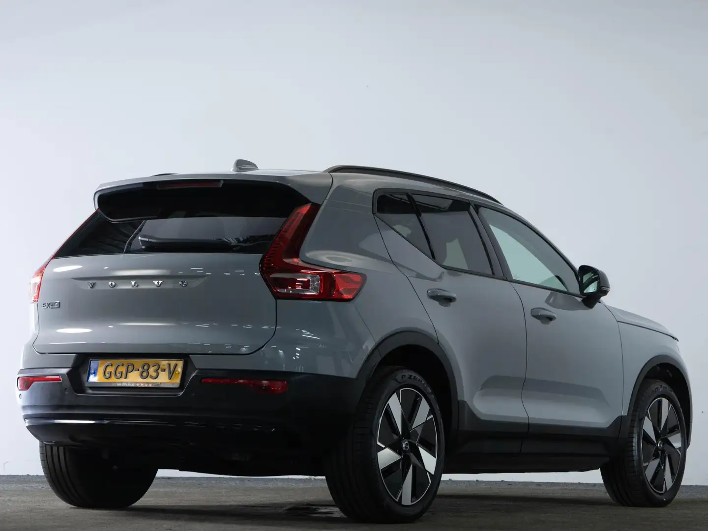 Volvo EX40 Single Motor 242 PK 70 kWh | LED | Navigatie | Ach Gris - 2