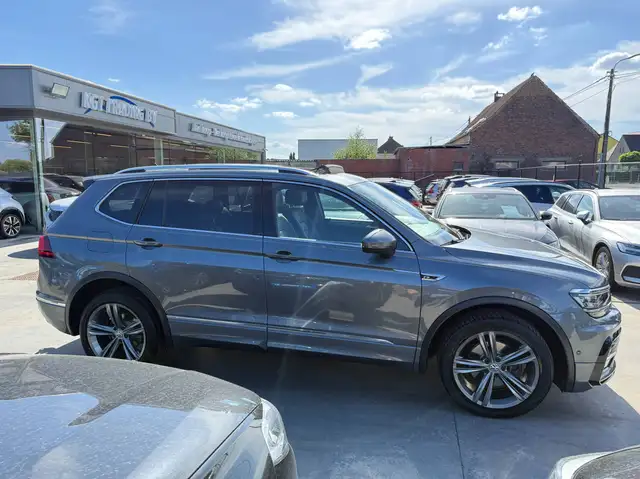 Volkswagen Tiguan Allspace view 4