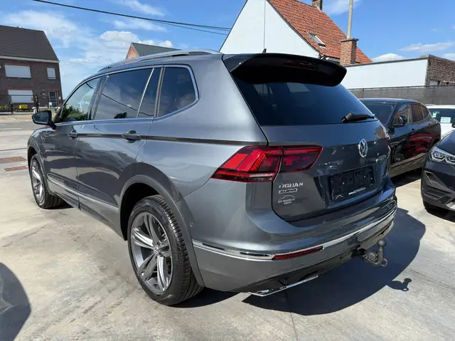 Volkswagen Tiguan Allspace view 7