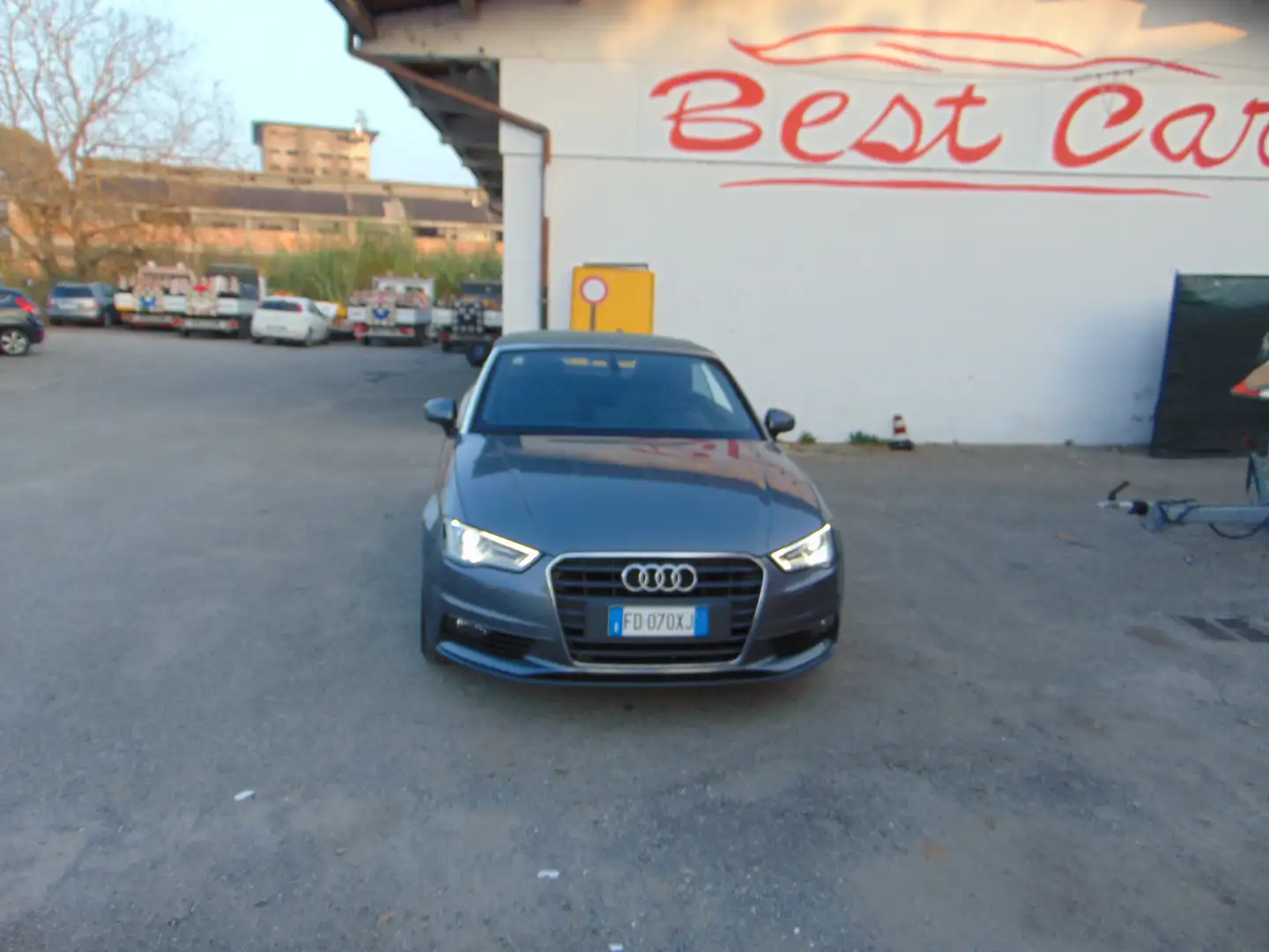 Audi A3 A3 Cabrio 1.6 tdi Ambition Grijs - 1