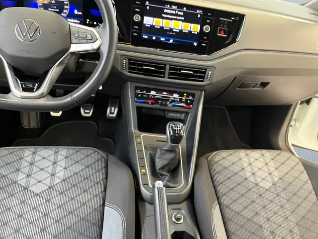 Volkswagen Polo view 9