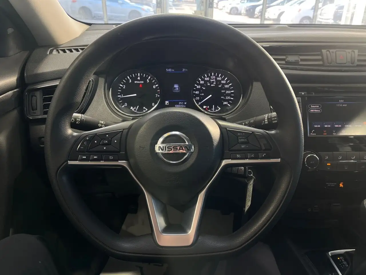 Nissan Rogue снимка Nissan Rogue