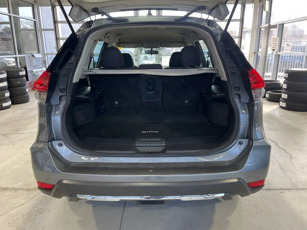Nissan Rogue снимка Nissan Rogue