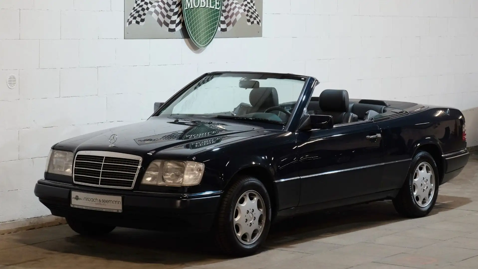 Mercedes-Benz E 220 Cabrio in edler Farbkombination, wenig Km Azul - 1