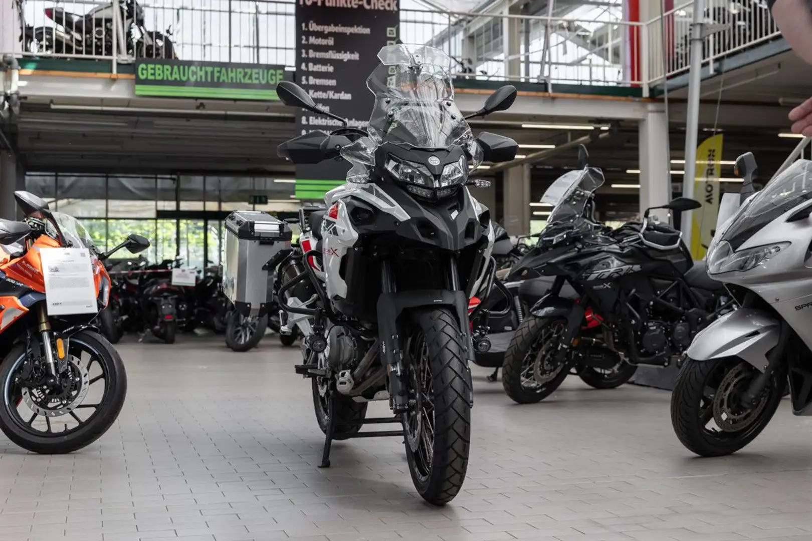 Benelli TRK 502 X ABS, 2.Hand, unfallfrei, bijela - 2