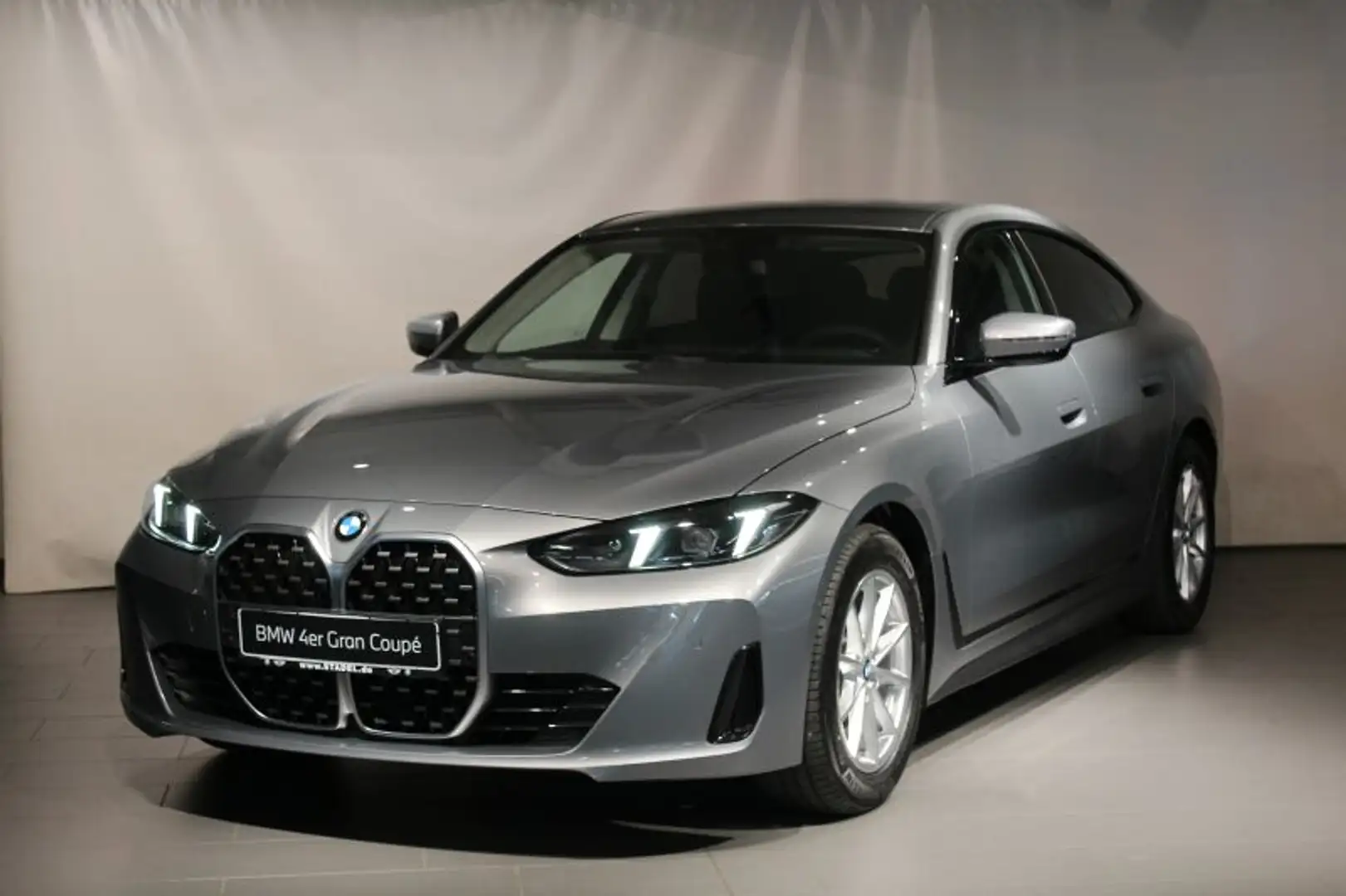 BMW 420 i Gran Coupé Šedá - 2