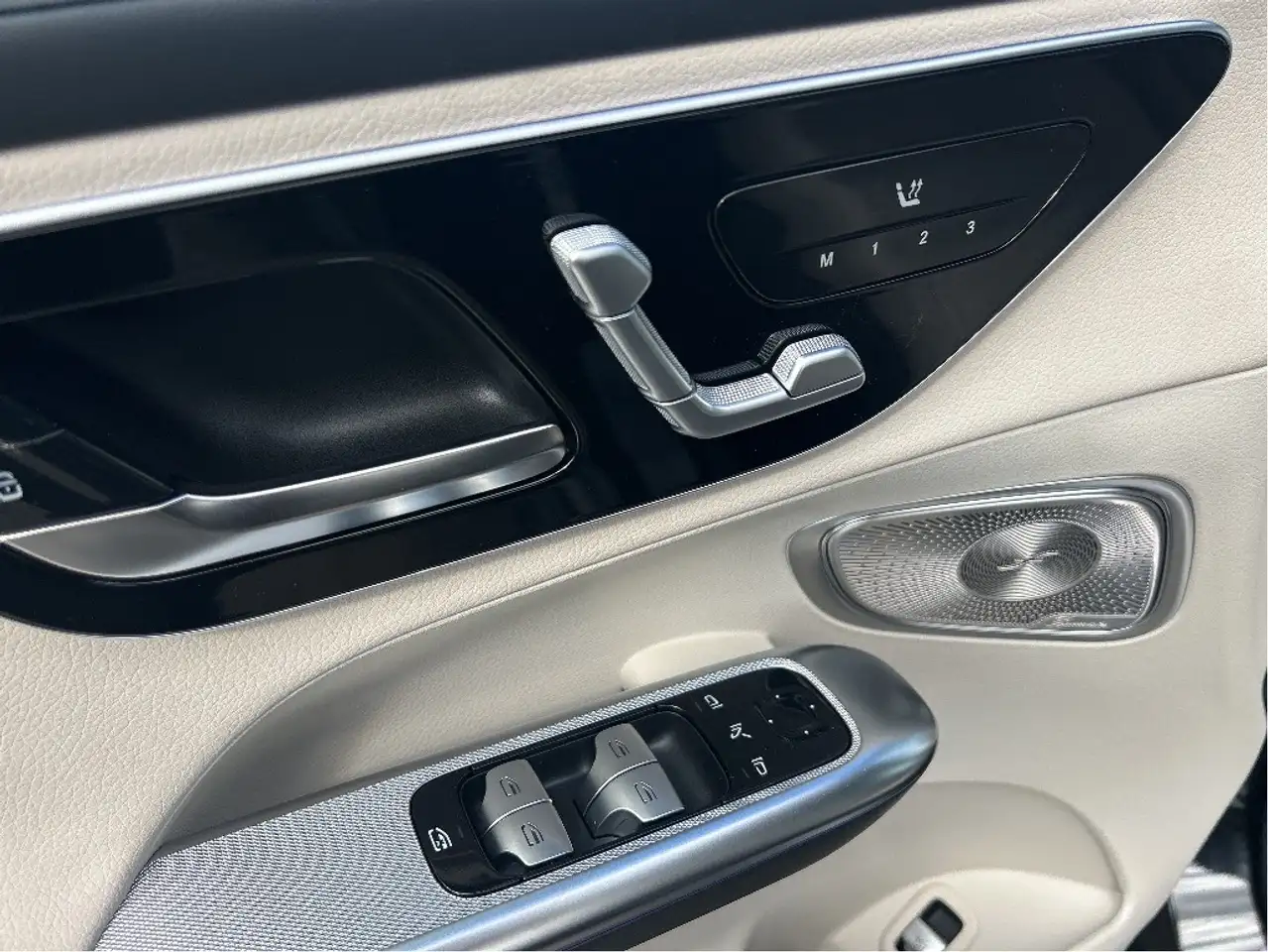 Mercedes-Benz GLC снимка Mercedes-Benz GLC