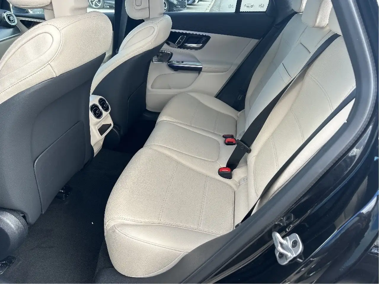 Mercedes-Benz GLC снимка Mercedes-Benz GLC