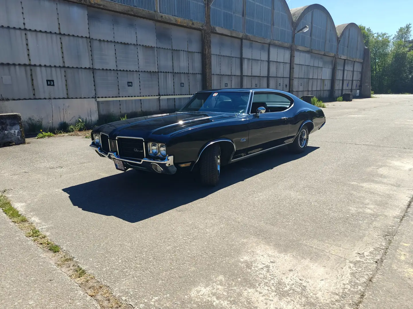 Oldsmobile Cutlass Negro - 1