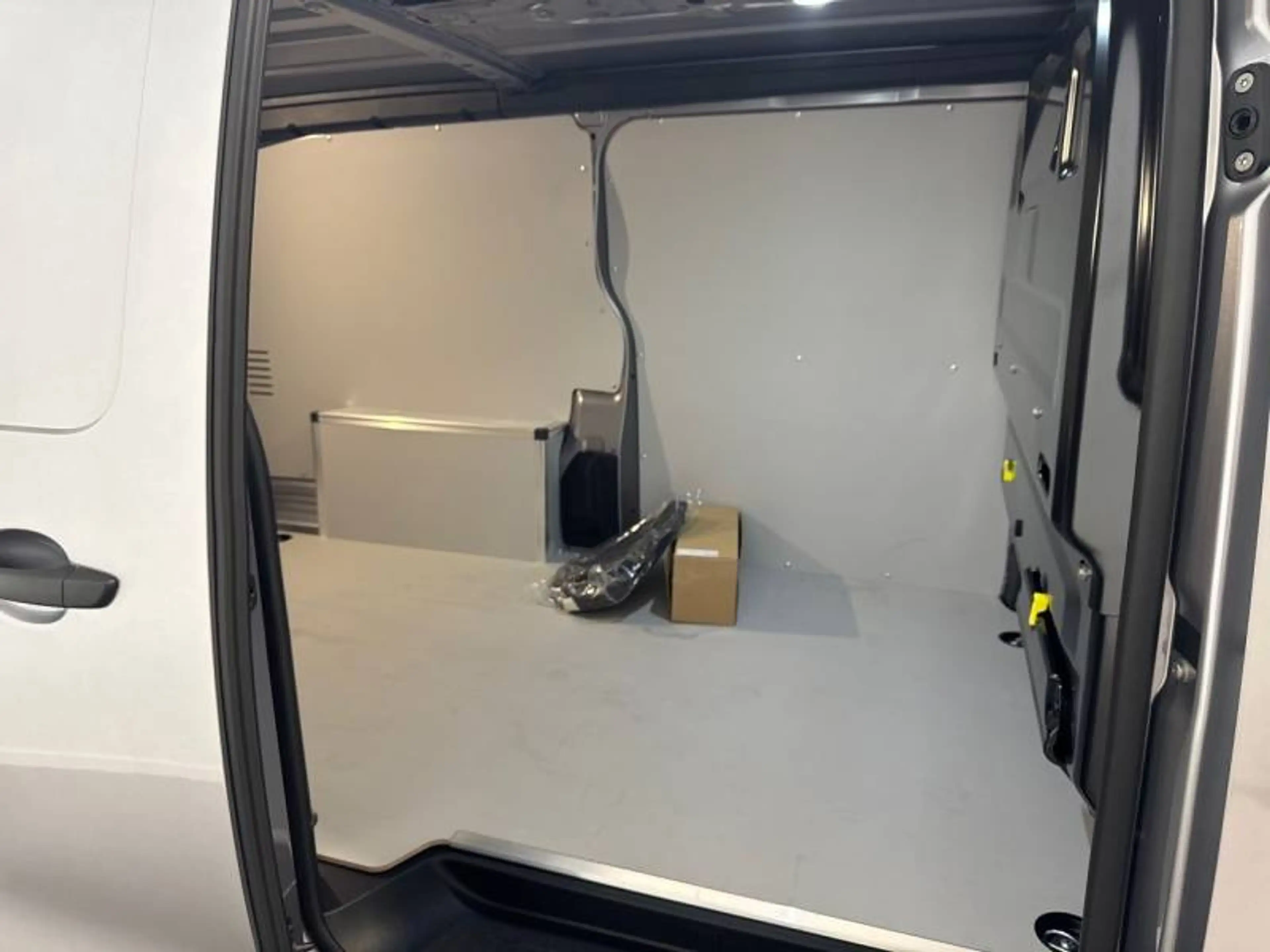 Opel Vivaro 3 Electric L3H1 75kWh 136 - — photo 10