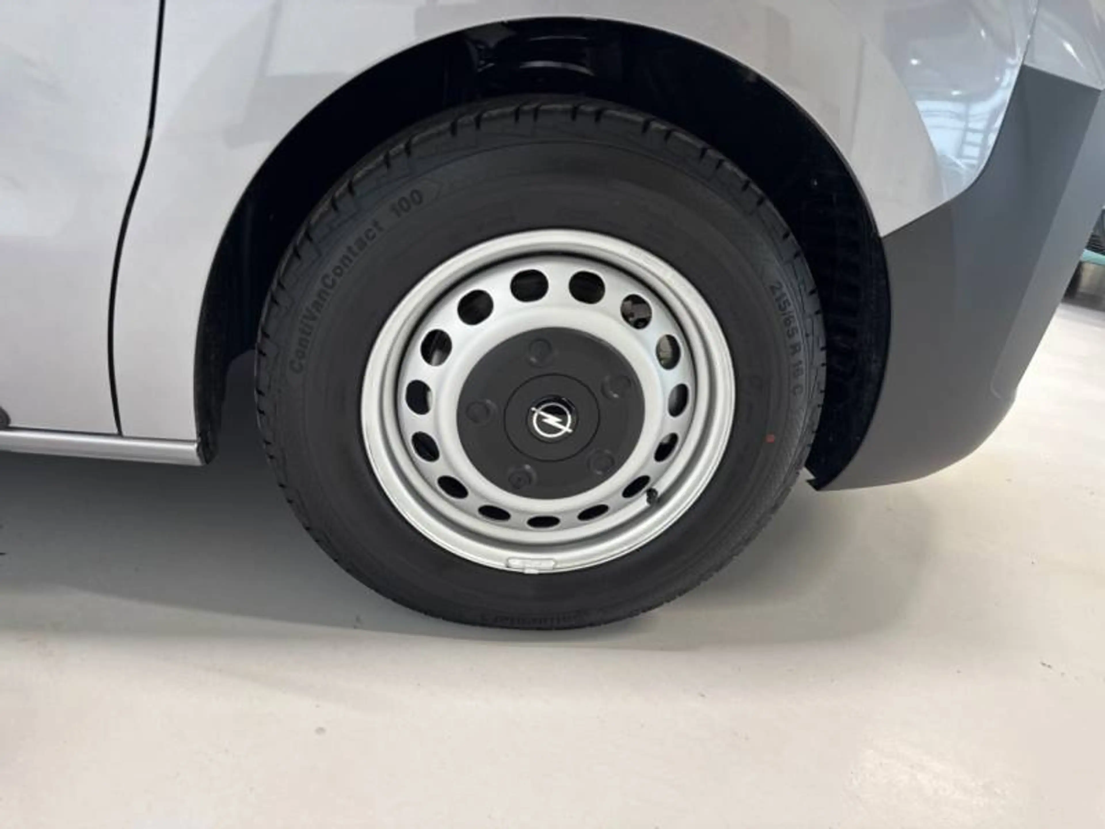 Opel Vivaro 3 Electric L3H1 75kWh 136 - — photo 11