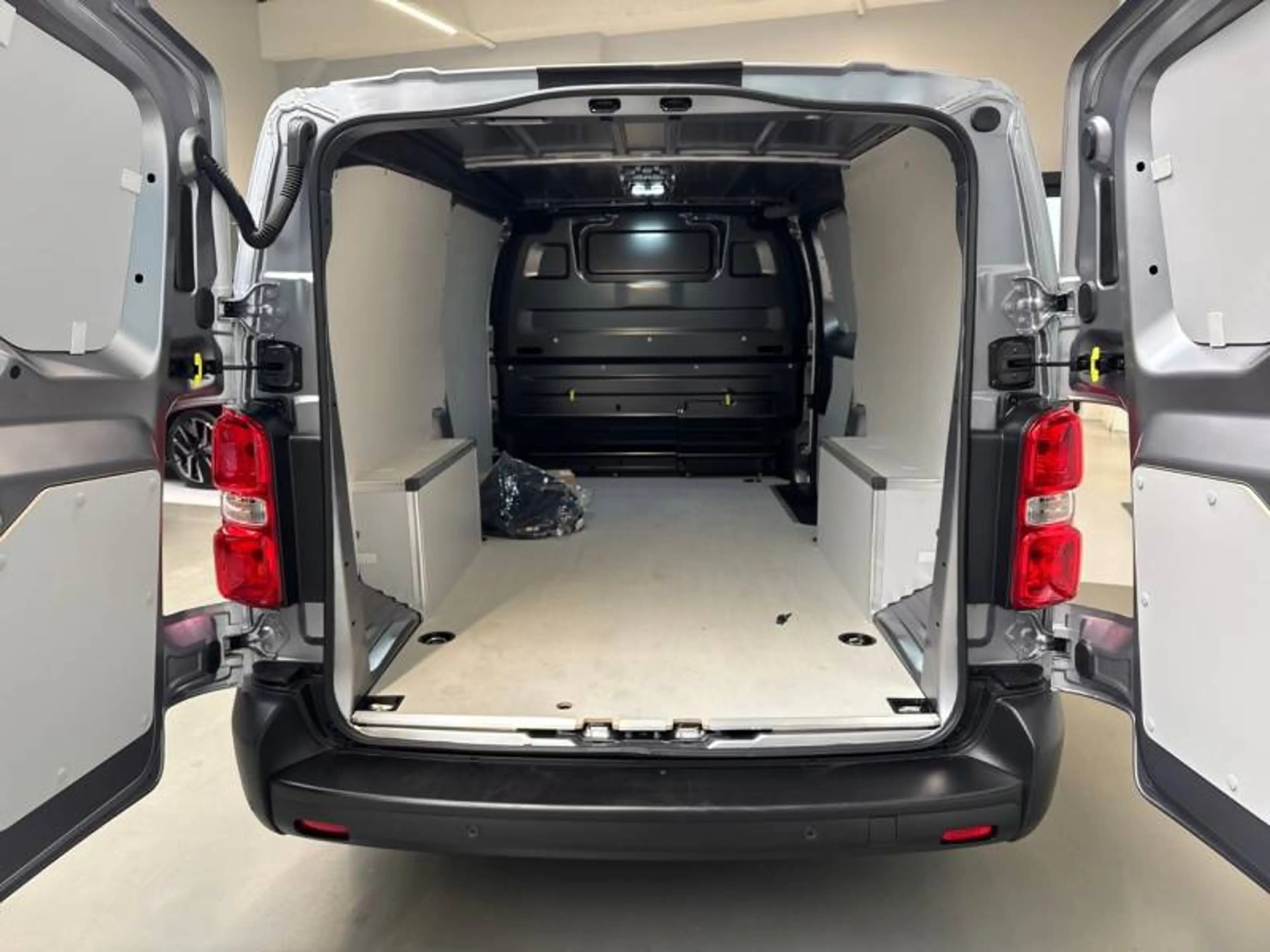 Opel Vivaro 3 Electric L3H1 75kWh 136 - — photo 6