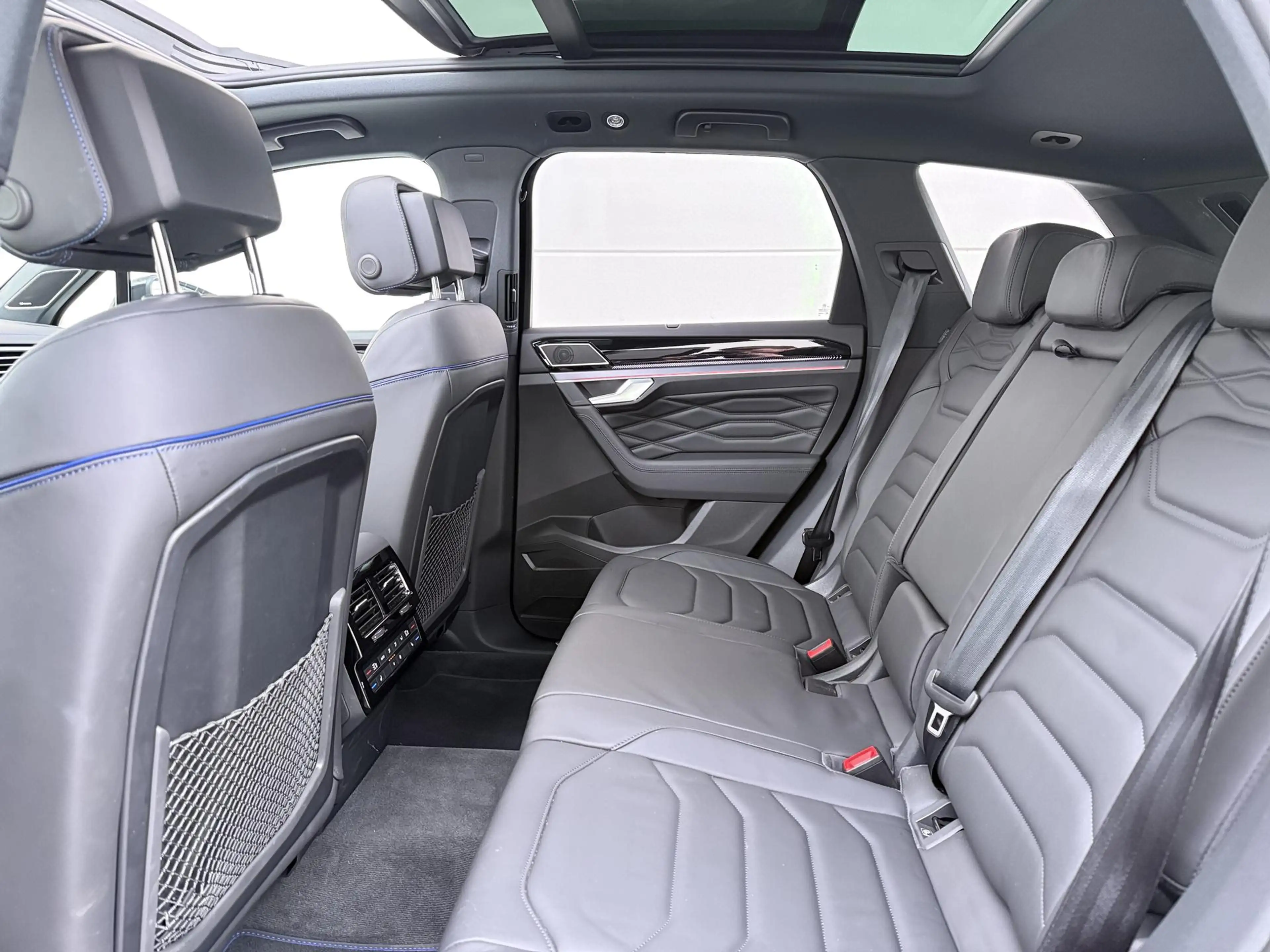 Volkswagen Touareg 3.0 TSi eHybrid 4MOTION R Edition | Pano dak | Tre — photo 7