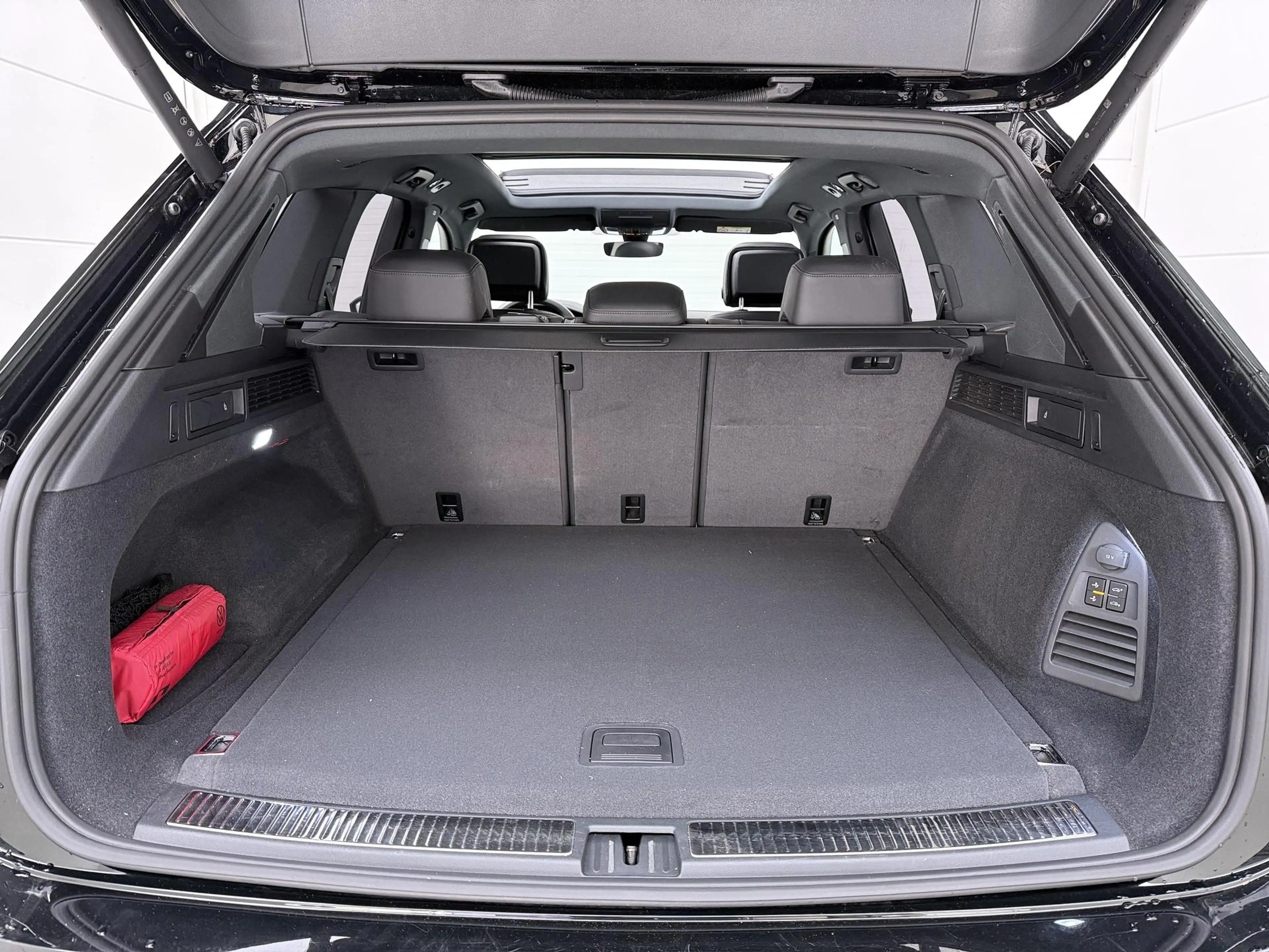 Volkswagen Touareg 3.0 TSi eHybrid 4MOTION R Edition | Pano dak | Tre — photo 8