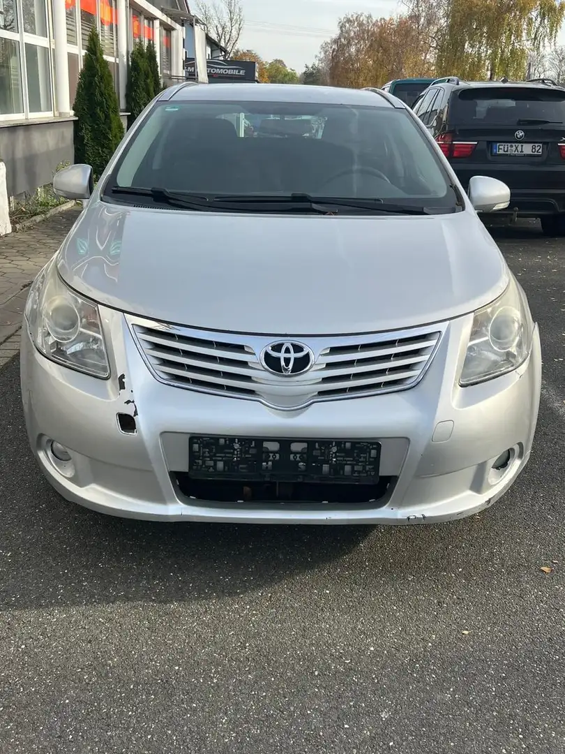 Toyota Avensis Kombi Edition Silber - 2