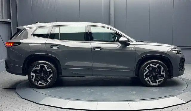 Volkswagen Tayron view 6
