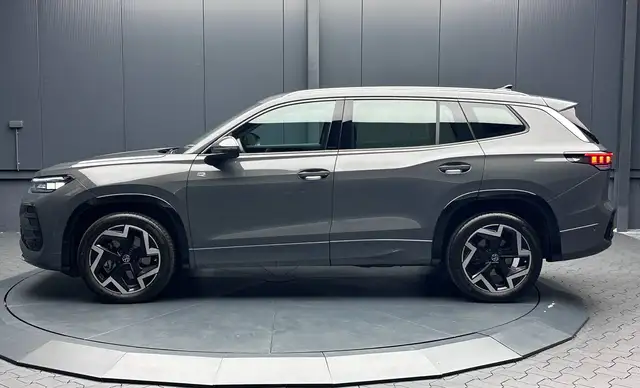 Volkswagen Tayron view 2
