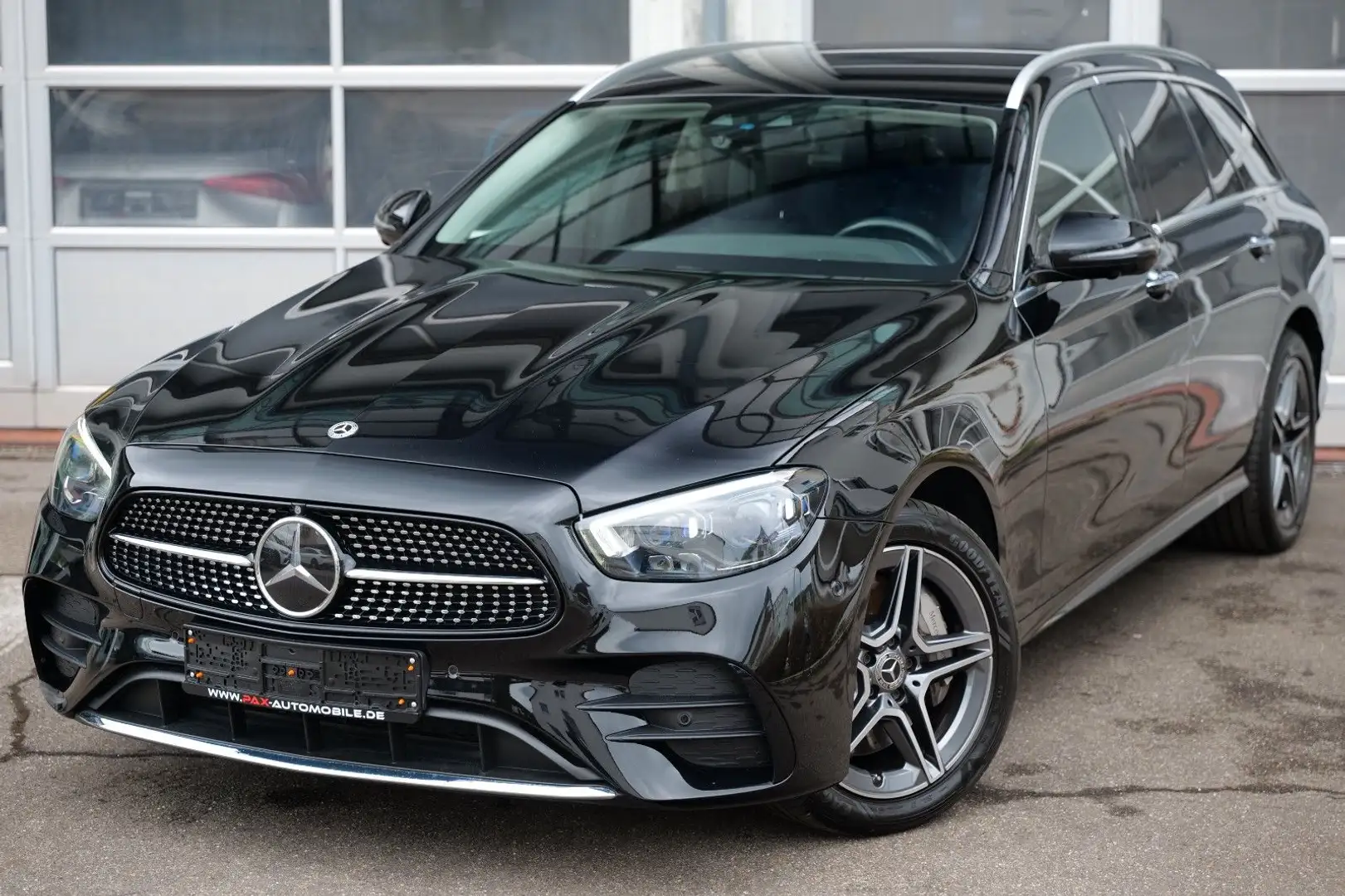 Mercedes-Benz E 300 de T 4M AMG+LINE+HUD+DISTRONIC+MEMORY+360° Schwarz - 1