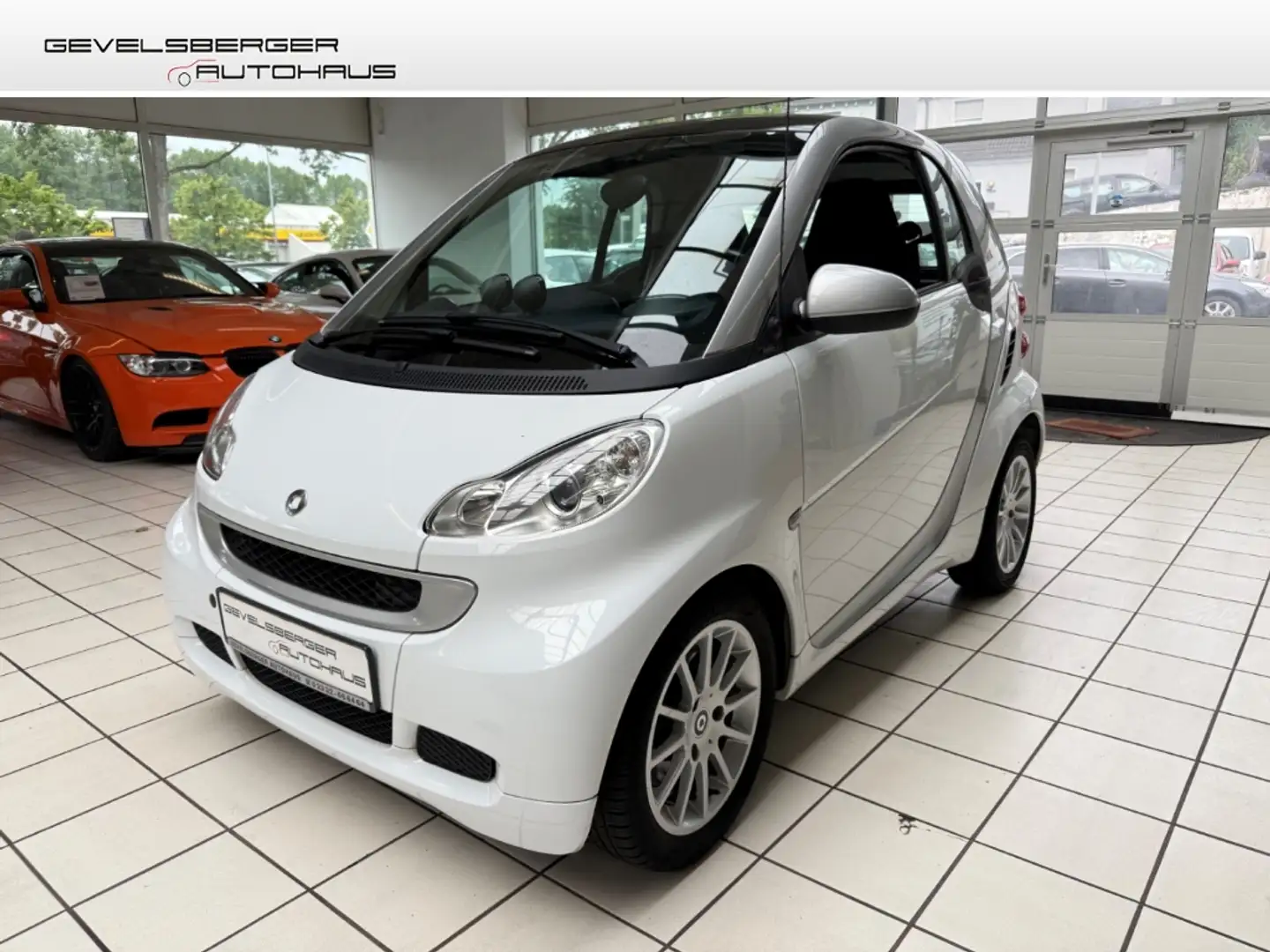 smart forTwo coupe Micro Hybrid Drive 52kW mhd Weiß - 1