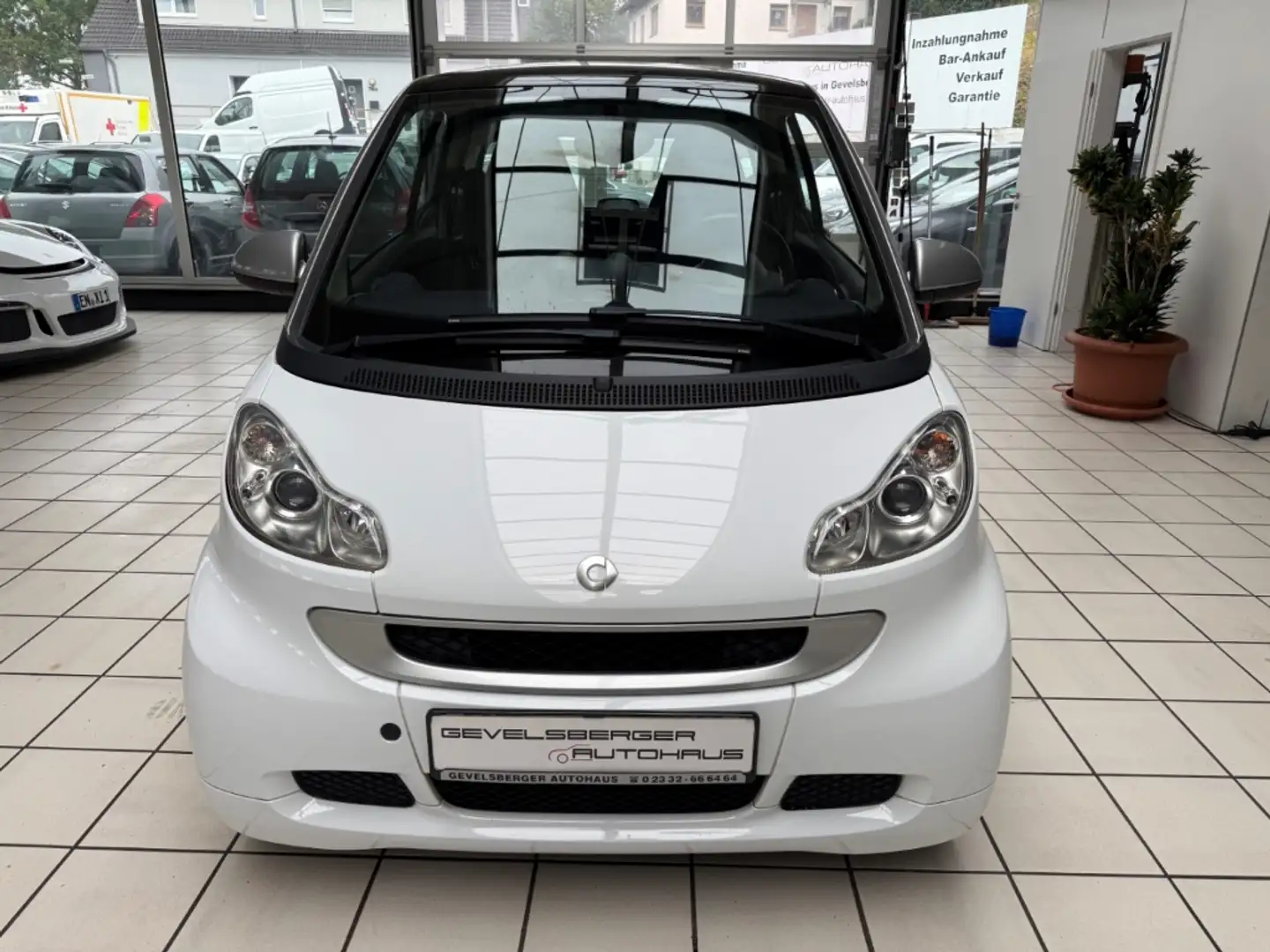 smart forTwo coupe Micro Hybrid Drive 52kW mhd Weiß - 2