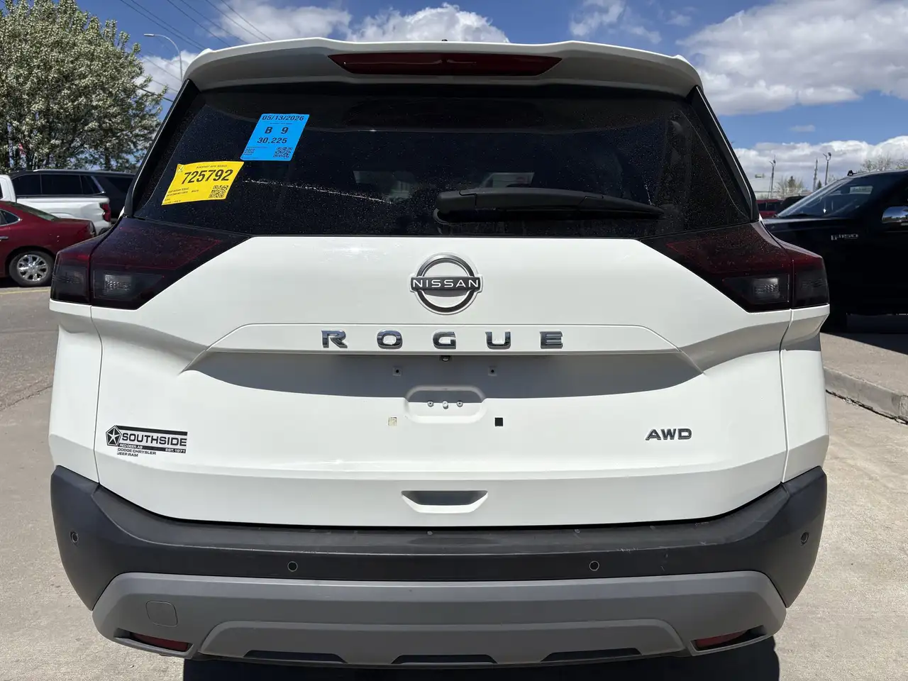 Nissan Rogue снимка Nissan Rogue