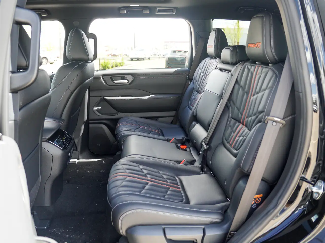 Nissan Armada снимка Nissan Armada
