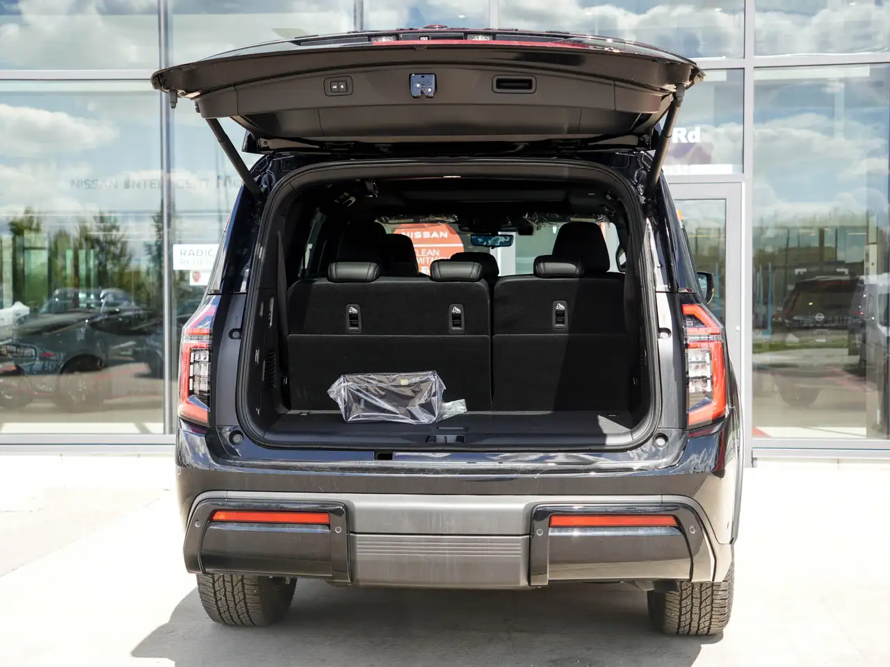 Nissan Armada снимка Nissan Armada