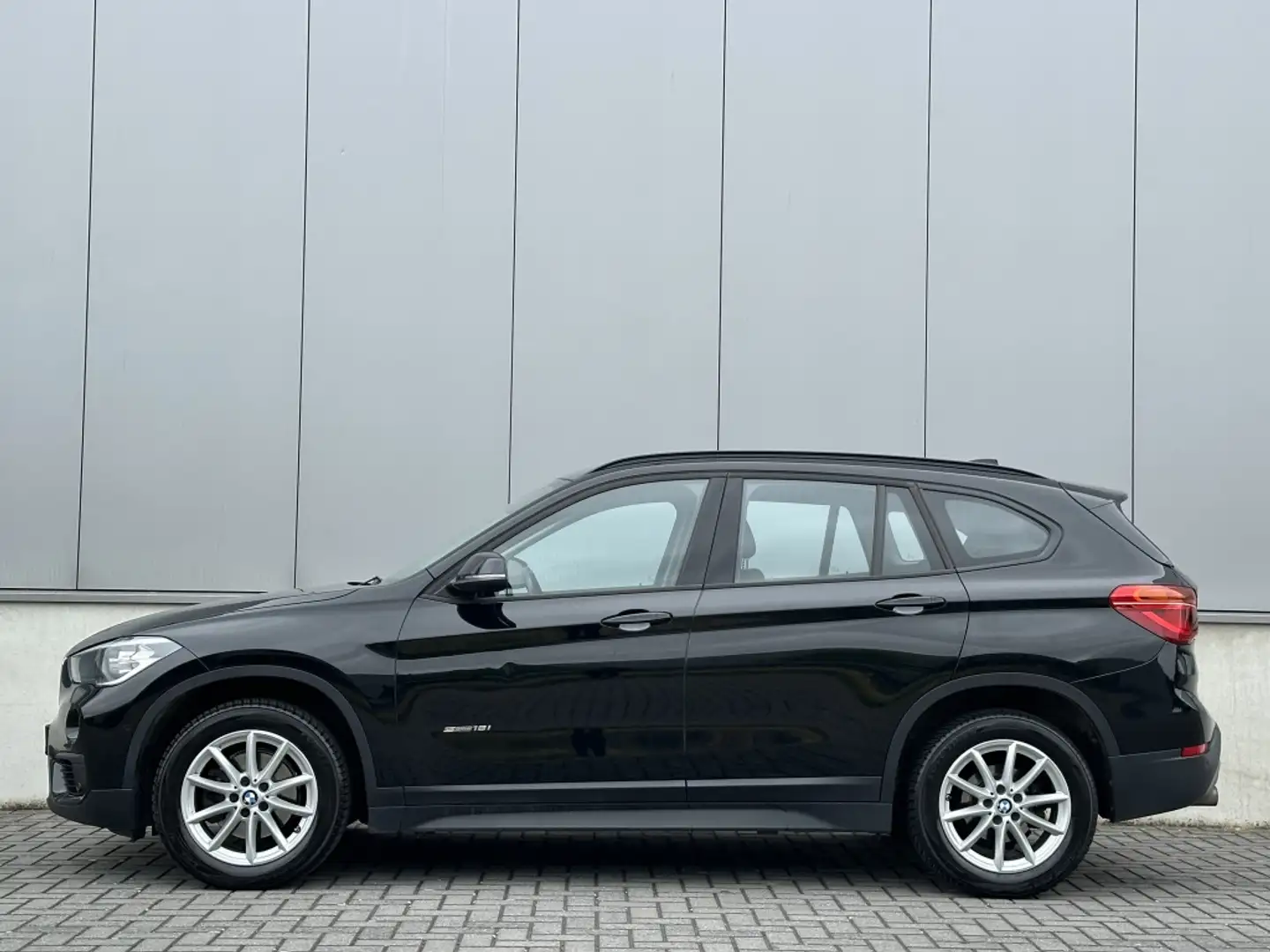BMW X1 sDrive18i NAVI CLIMATE PDC SPORTVELGEN ELEK PAKKET Zwart - 2