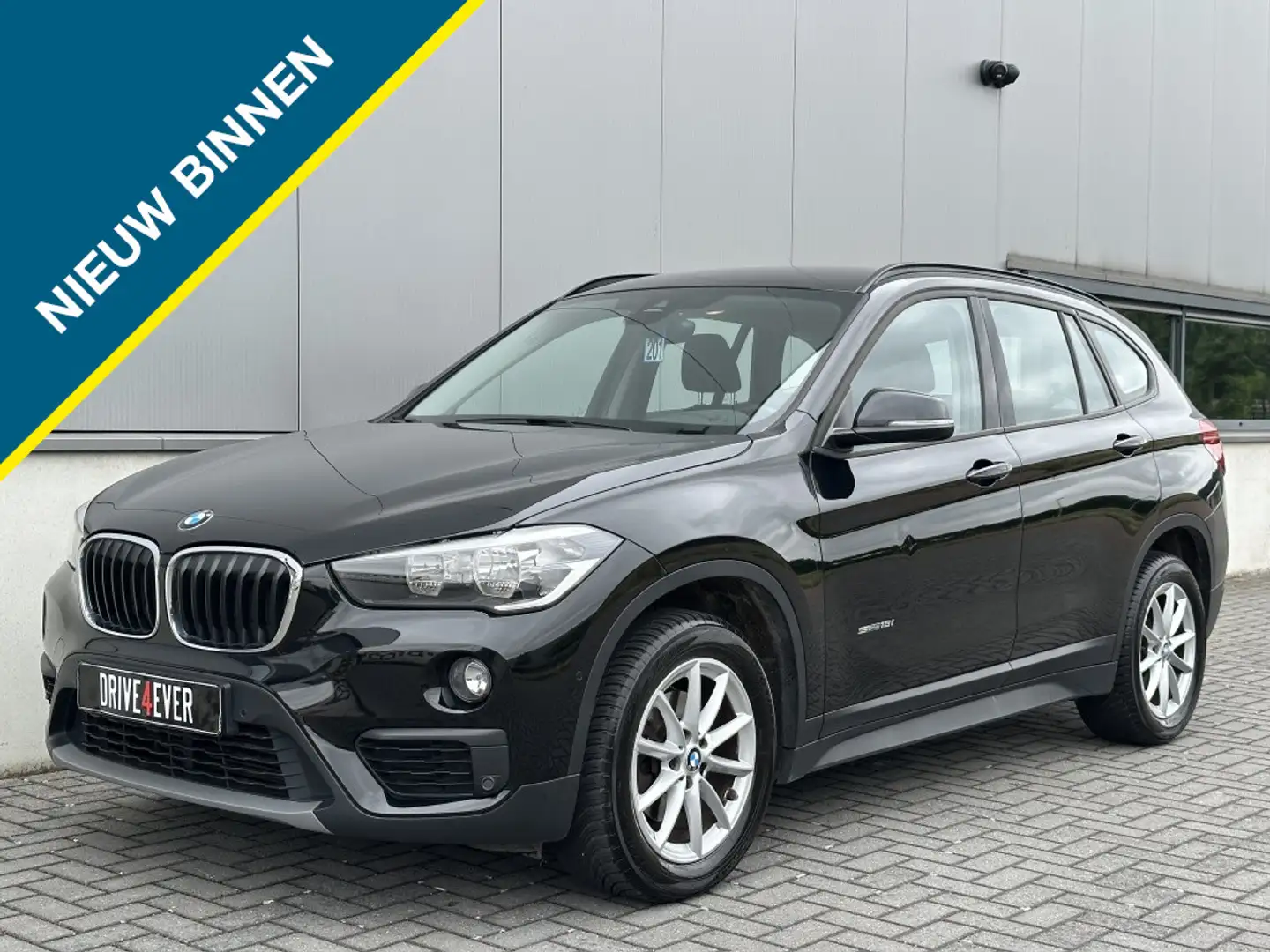 BMW X1 sDrive18i NAVI CLIMATE PDC SPORTVELGEN ELEK PAKKET Zwart - 1