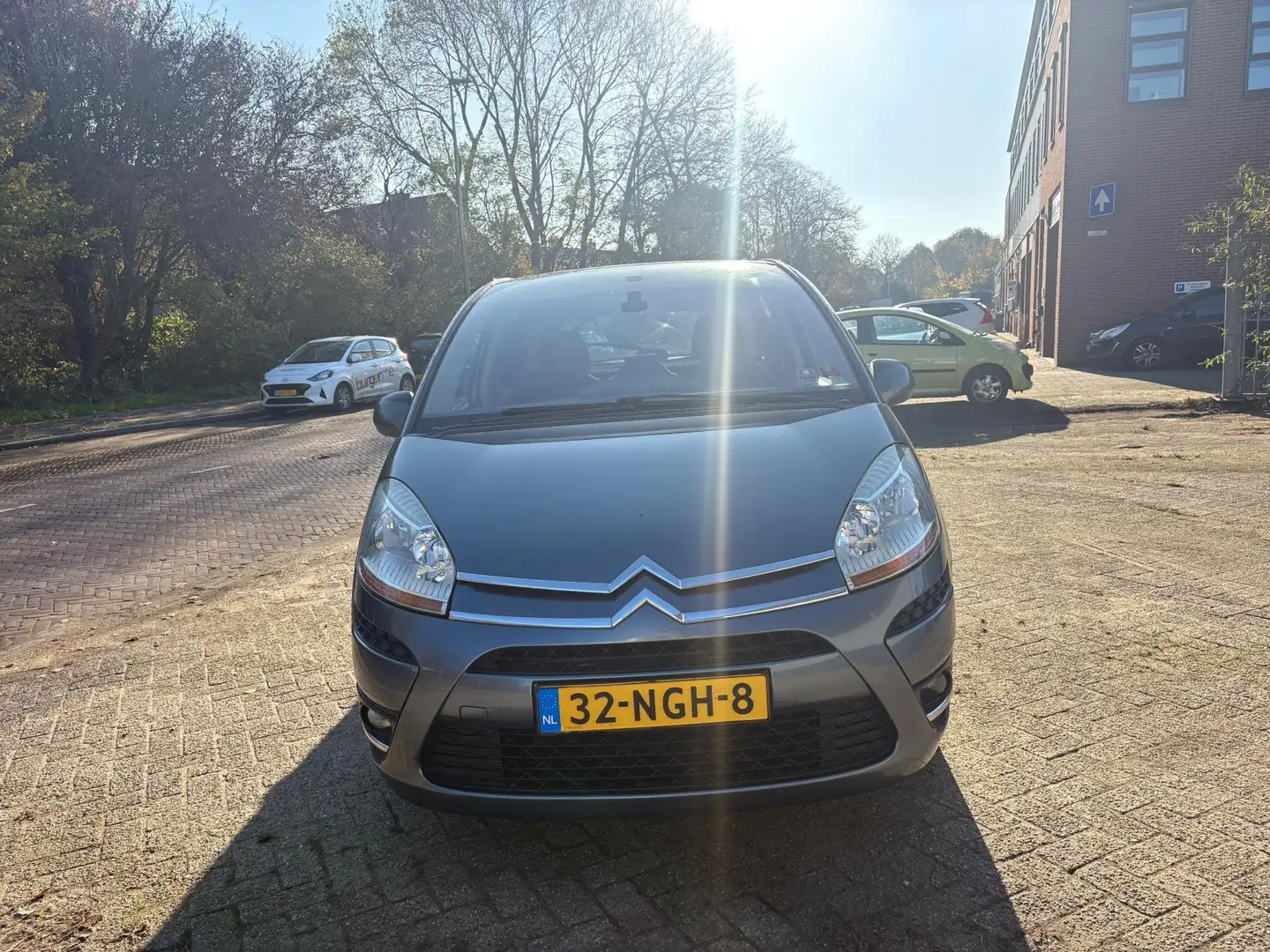 Citroen C4 Picasso 1.6 Automaat Navi Trekhaak Clima Cruise Control AP Grijs - 2