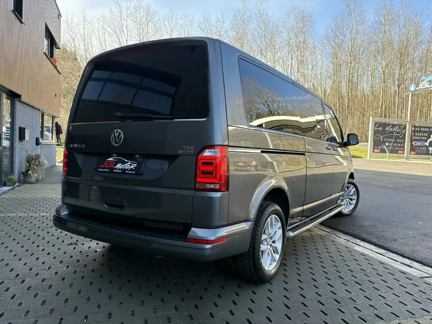 Volkswagen T6 Caravelle 2.0 TDi SCR 4Motion BMT Highline DSG Gris - 2