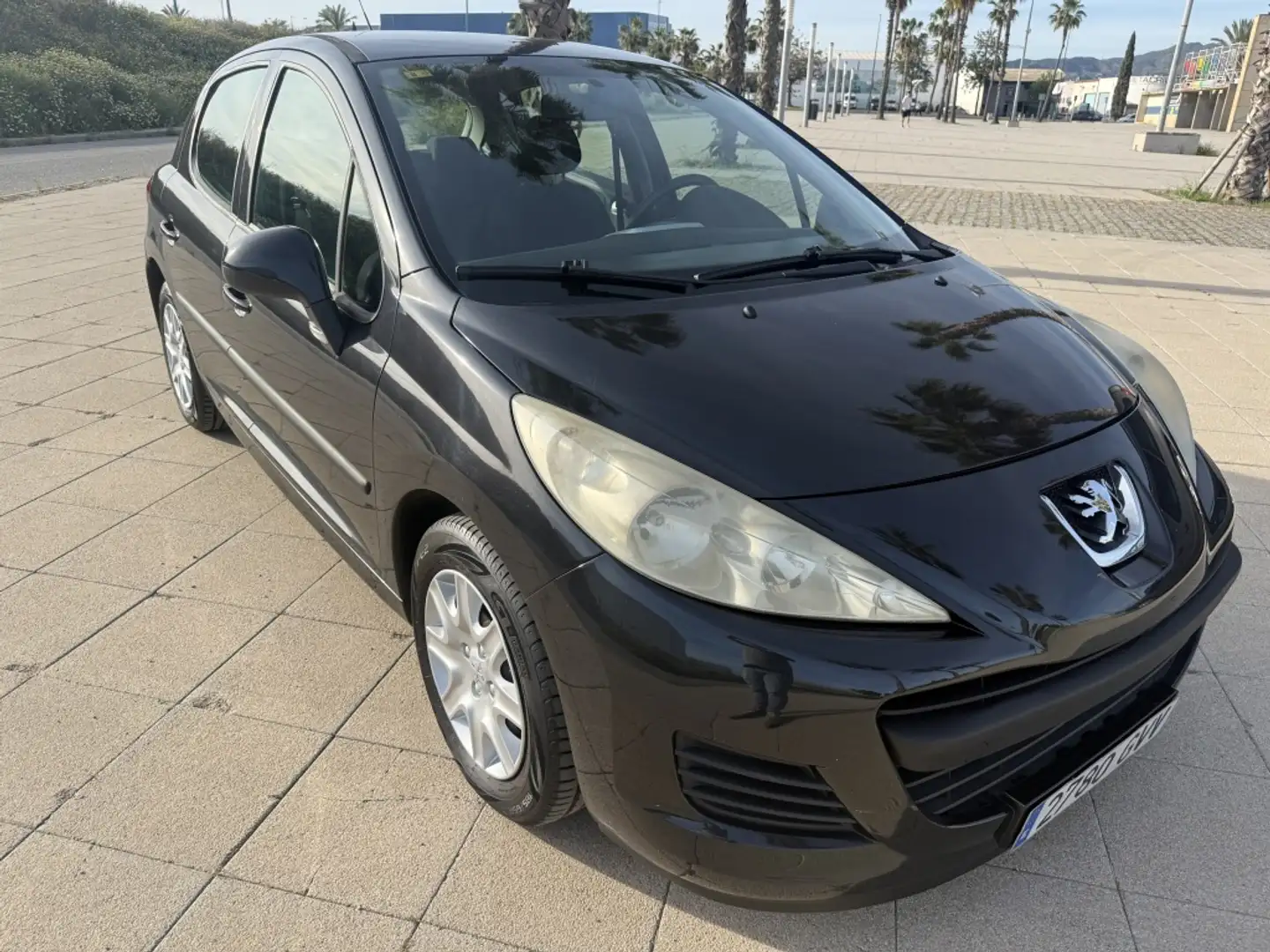 Peugeot 207 1.4HDI Confort Negro - 2
