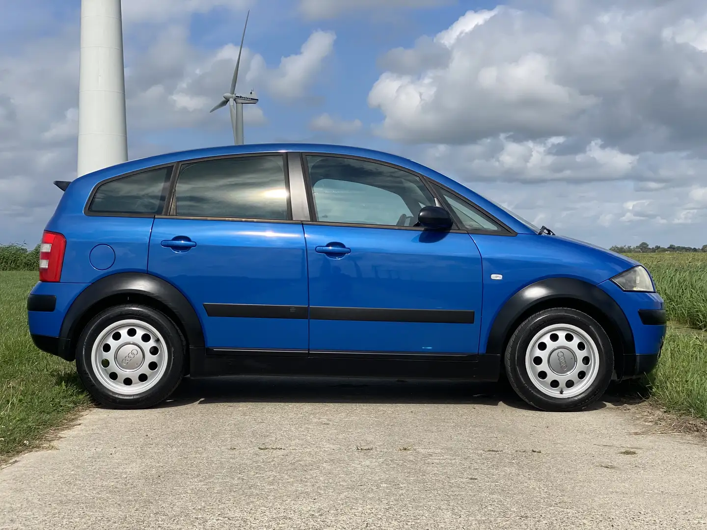 Audi A2 1.4 16V bj 2004 Colorstorm uitvoering Синій - 2