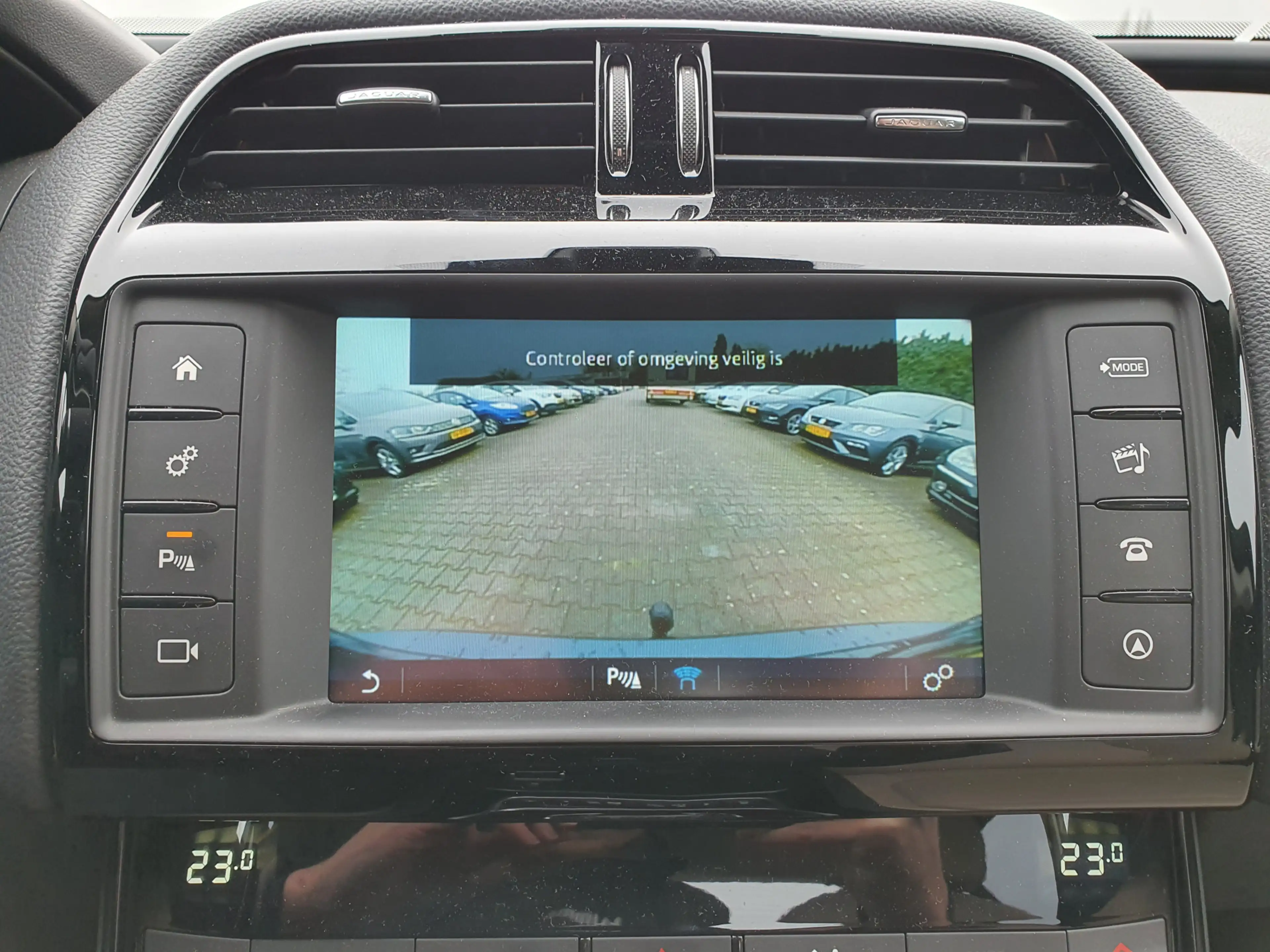 Jaguar XE 2.0 D Prestige ( ⚠️ ) Aut. *NAVI-FULLMAP | CAMERA — photo 13