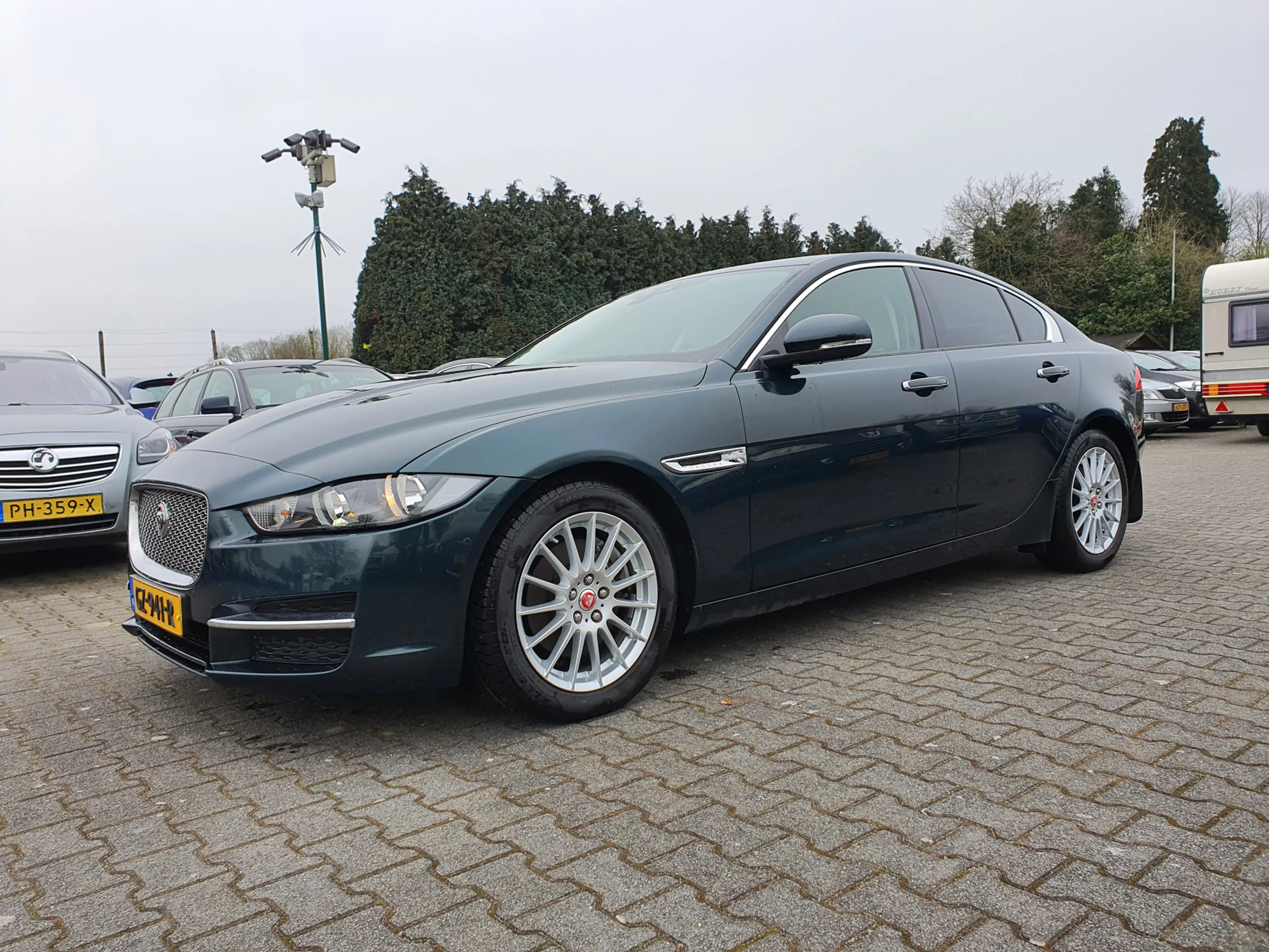 Jaguar XE 2.0 D Prestige ( ⚠️ ) Aut. *NAVI-FULLMAP | CAMERA — photo 3