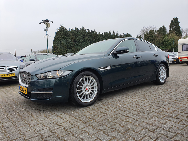 Jaguar XE 2.0 D Prestige ( ⚠️ ) Aut. *NAVI-FULLMAP | CAMERA — photo 3