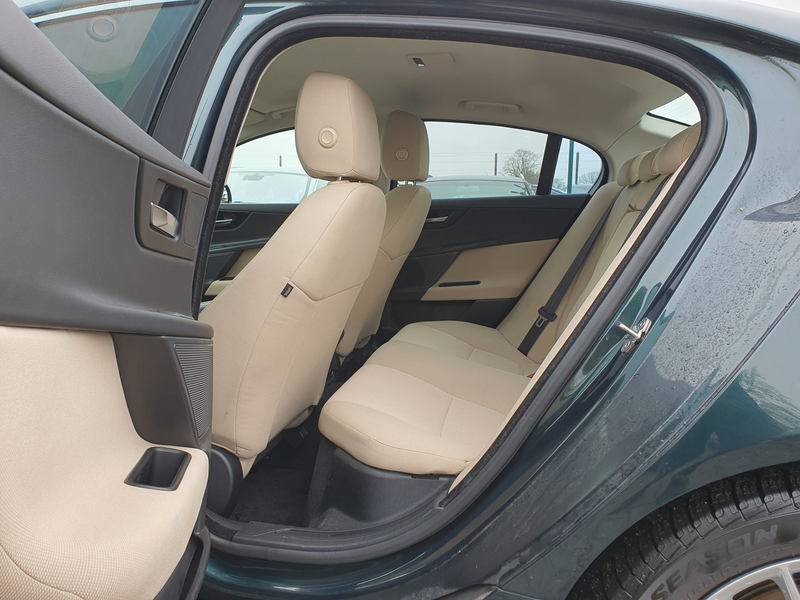 Jaguar XE 2.0 D Prestige ( ⚠️ ) Aut. *NAVI-FULLMAP | CAMERA — photo 9