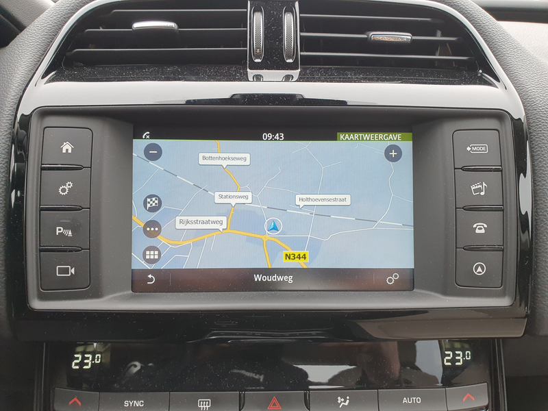 Jaguar XE 2.0 D Prestige ( ⚠️ ) Aut. *NAVI-FULLMAP | CAMERA — photo 12